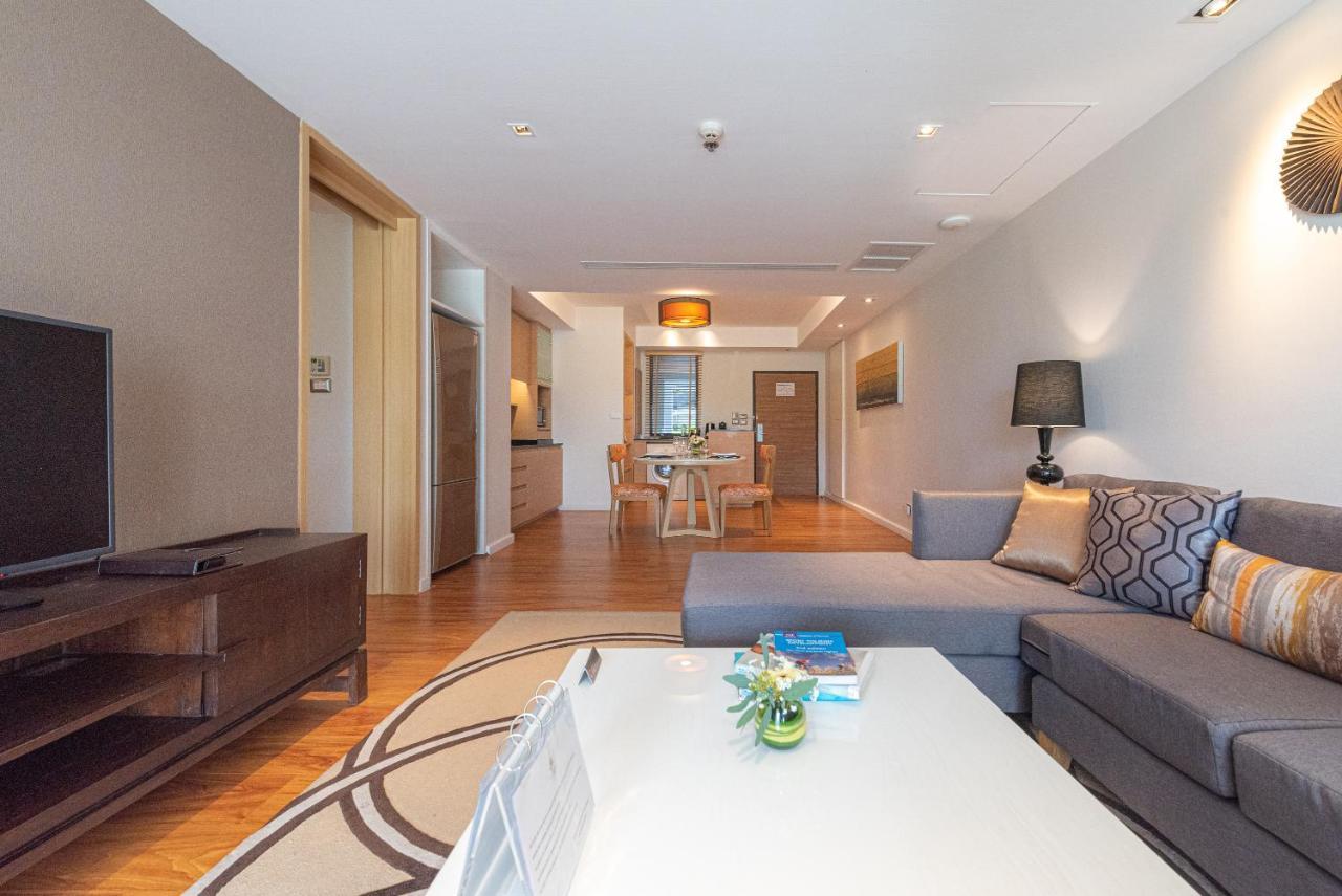 Summit Windmill Golf Suite Hotel At Suvarnabhumi Bangkok Bagian luar foto A living room in a suite at the hotel