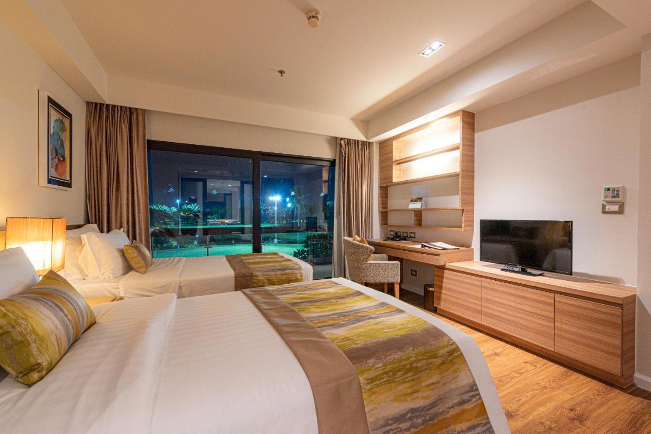 Summit Windmill Golf Suite Hotel At Suvarnabhumi Bangkok Bagian luar foto