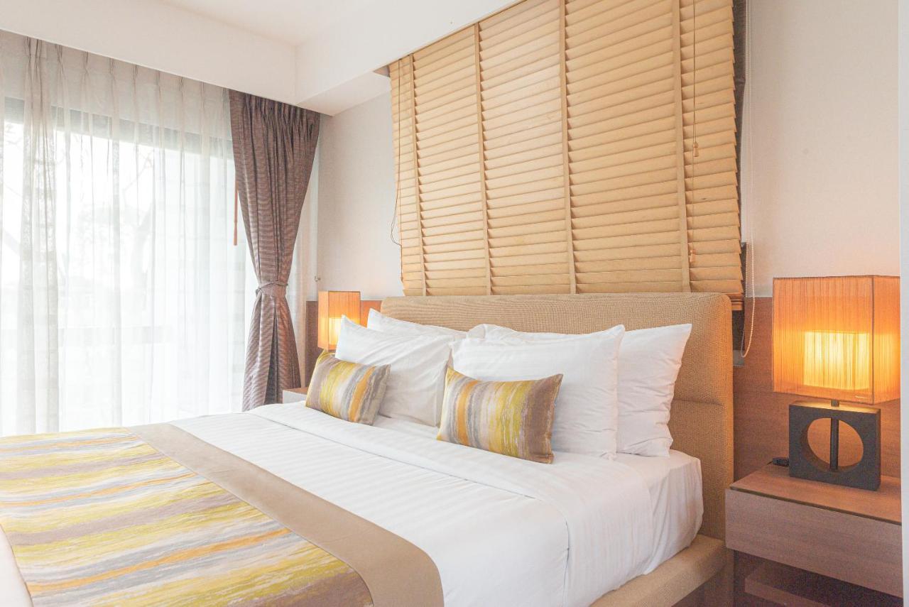 Summit Windmill Golf Suite Hotel At Suvarnabhumi Bangkok Bagian luar foto A bamboo blind