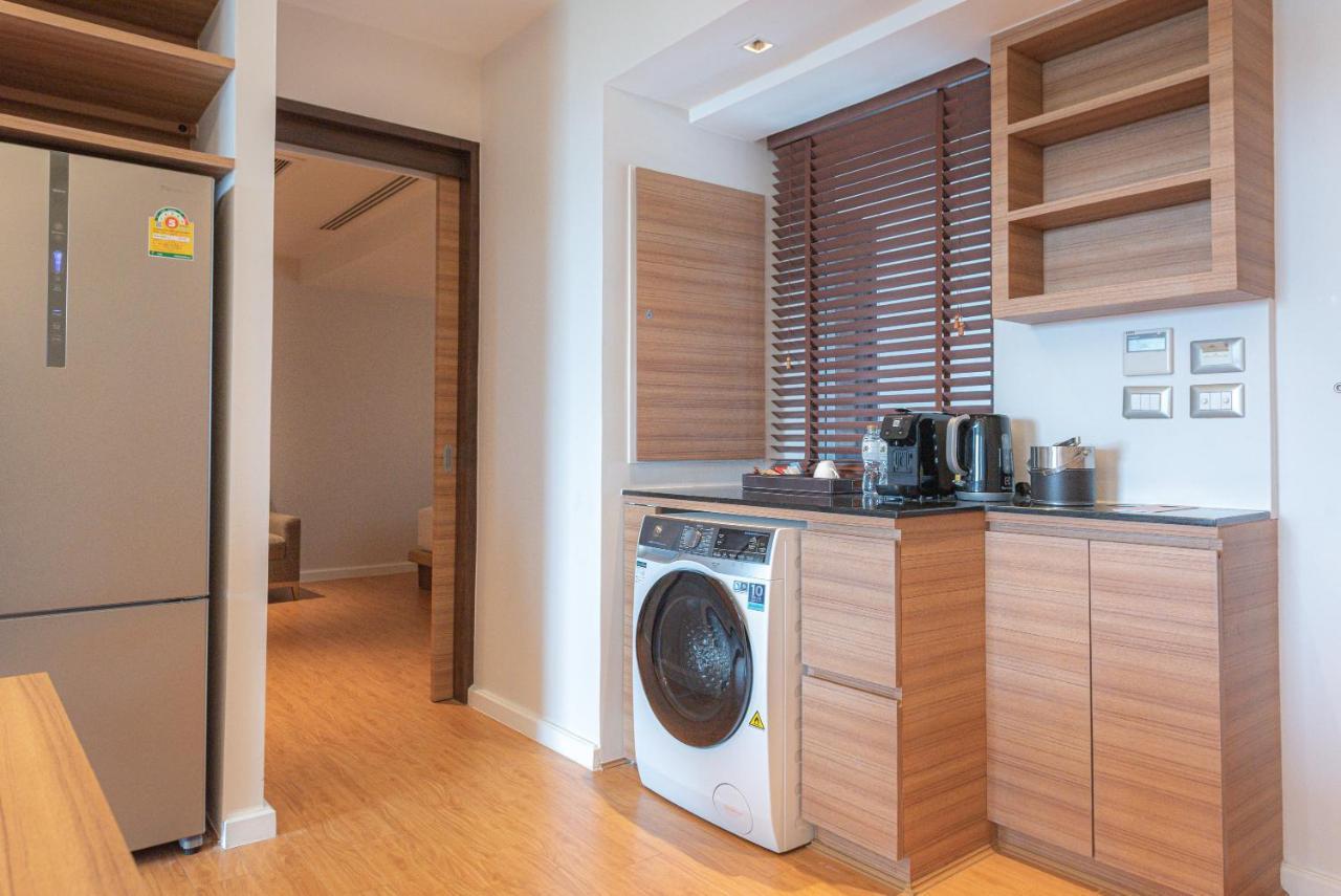 Summit Windmill Golf Suite Hotel At Suvarnabhumi Bangkok Bagian luar foto A typical kitchen in a serviced apartment