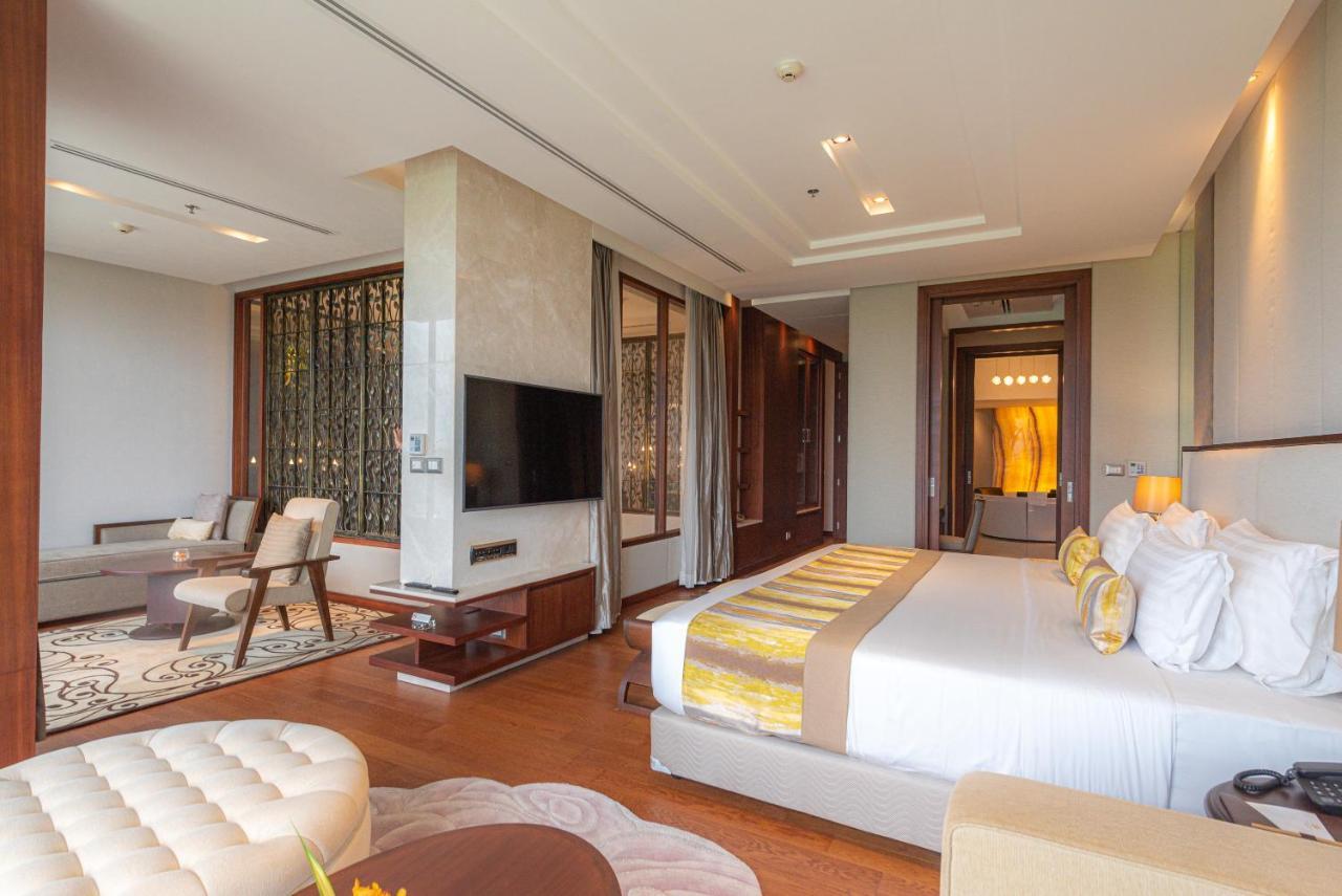 Summit Windmill Golf Suite Hotel At Suvarnabhumi Bangkok Bagian luar foto A suite at the hotel