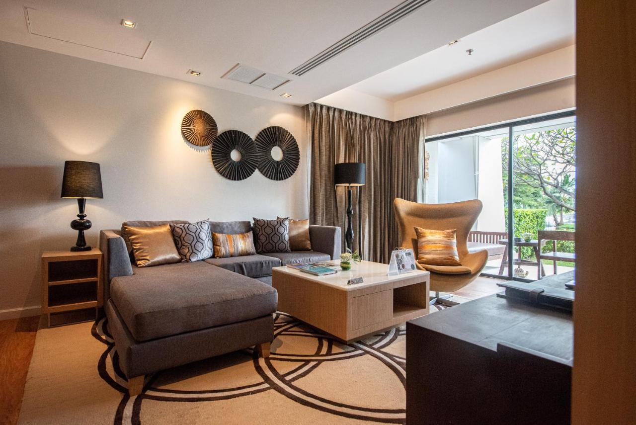Summit Windmill Golf Suite Hotel At Suvarnabhumi Bangkok Bagian luar foto Living room