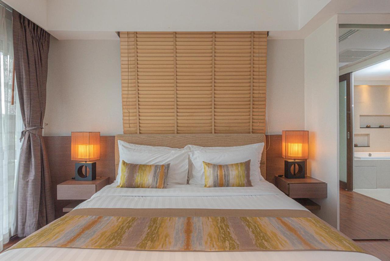 Summit Windmill Golf Suite Hotel At Suvarnabhumi Bangkok Bagian luar foto A bedroom at the hotel