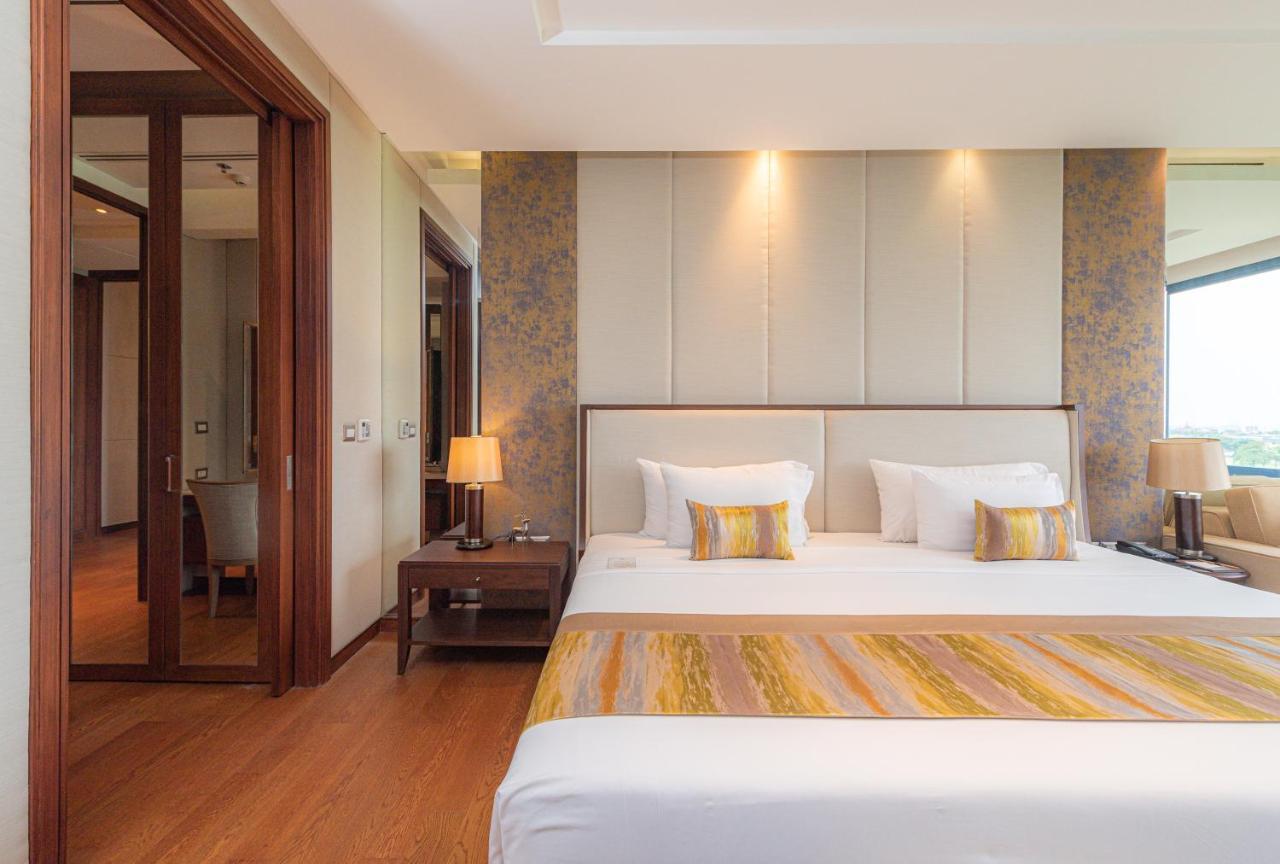 Summit Windmill Golf Suite Hotel At Suvarnabhumi Bangkok Bagian luar foto A bedroom at the hotel
