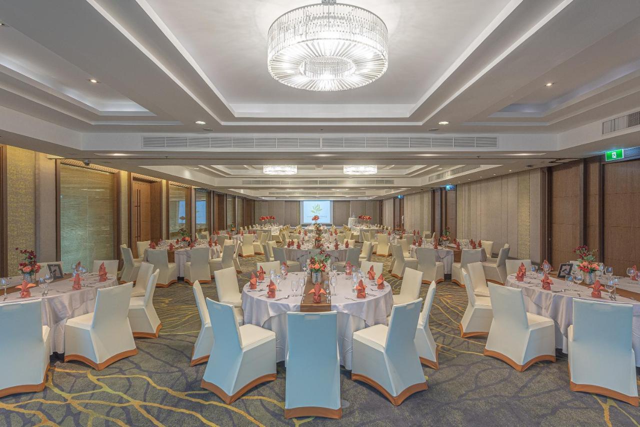 Summit Windmill Golf Suite Hotel At Suvarnabhumi Bangkok Bagian luar foto The Grand Ballroom