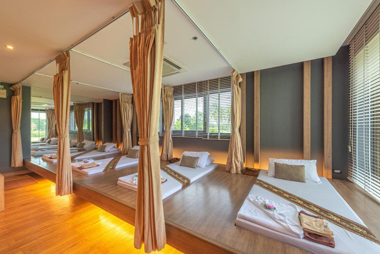 Summit Windmill Golf Suite Hotel At Suvarnabhumi Bangkok Bagian luar foto Thai massage beds