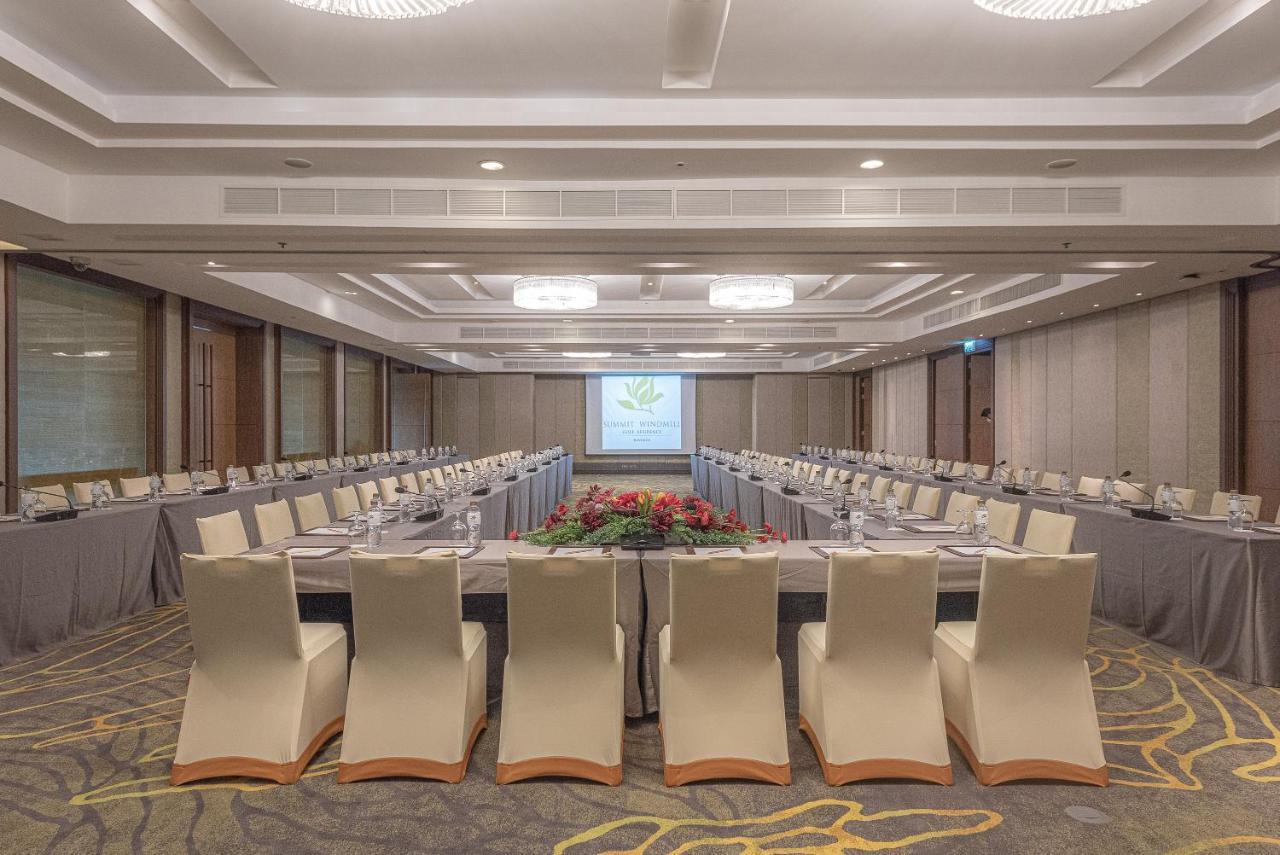 Summit Windmill Golf Suite Hotel At Suvarnabhumi Bangkok Bagian luar foto The Royal Paragon Hall